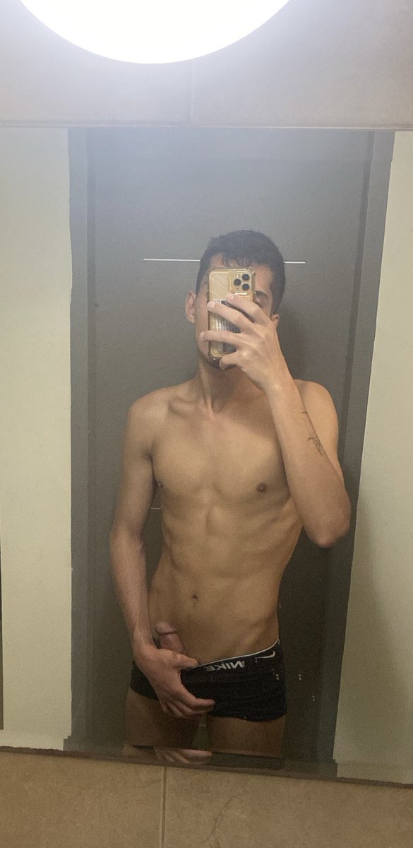 lovetopguy's tweet photo. משעמם לי https://t.co/QWePuBP1IJ