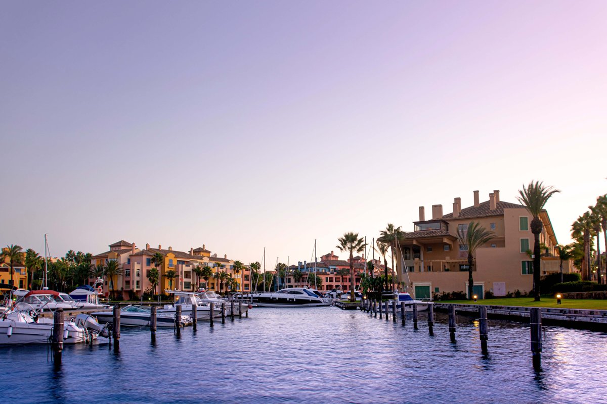 Sotogrande Marina: where luxury sails and dreams dock! Surrounded by the most extravagant vessels and upscale amenities, it's the quintessence of luxury. Which marina in southern Spain would you pick to live your best life? 🍾🛥️
#LuxuryLife #SotograndeMarina #LuxuryYachts