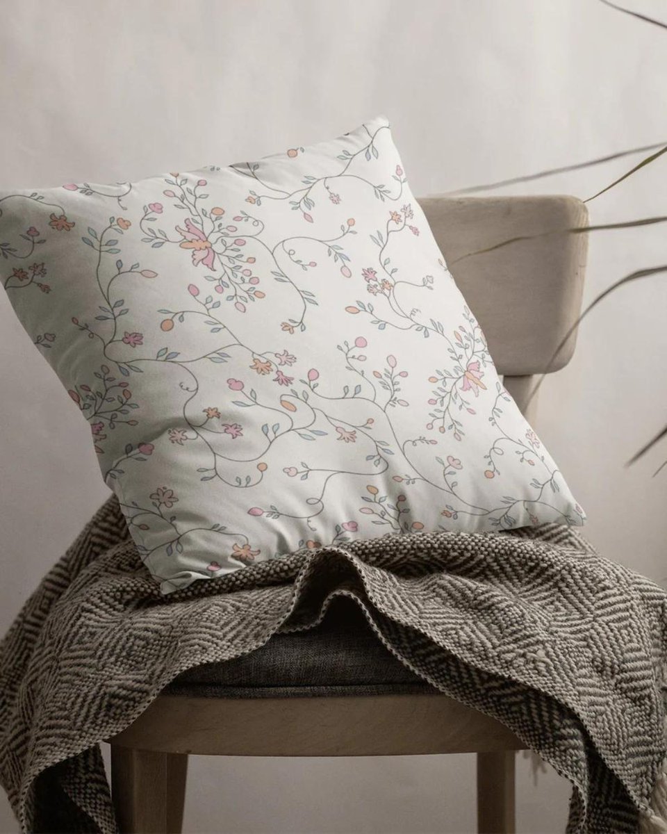 pillowpia's tweet photo. Add an elegant touch of nature to your living space with Pillow Pia's Wild Clematis Sateen Pillow Cover. 🌸 Sophistication meets whimsy in this hand-drawn floral print, offering a perfect blend of tradition and contemporary style. 🏡

Shop now https://t.co/CJYksWwzJl  https://t.co/Fe6kbMaVj1