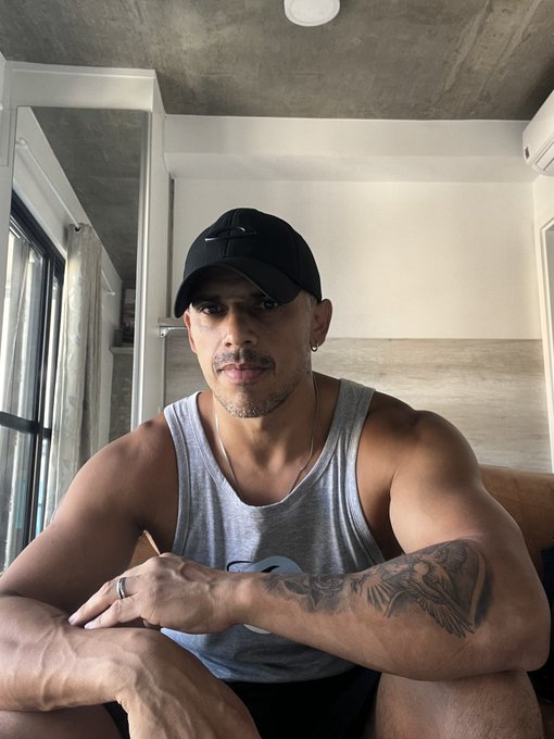 Watch Johnny Louis's leaked NSFW photo on TwXstars