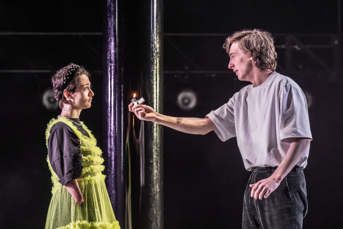 Rosetheatre's tweet photo. Spring has arrived and so has The Glass Menagerie🌷🌻

💫Atri Banerjee’s acclaimed production of Tennessee Williams' semi-autobiographical masterpiece returns starring Geraldine Somerville (Gosford Park) as Amanda 💫

👆🏾Link in bio 👆🏾
📅17 April - 4 May
📸@brennerphotos https://t.co/nDwExkkvJS