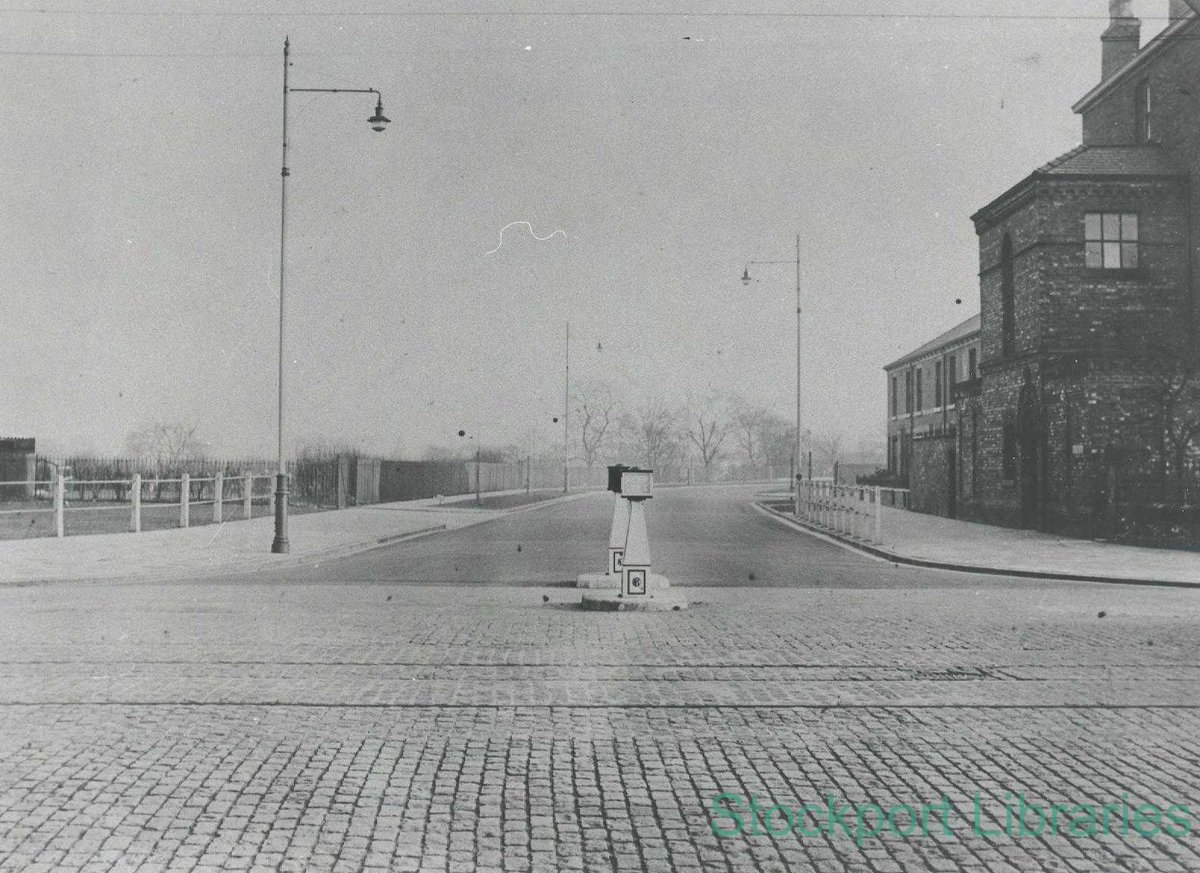 For this week's #WhereinStockportWednesday from #StockportHeritage Library, we are on the A6. These are before and after shots of the construction of a new side road in the 1930s but can you name the new road straight ahead? More memories here orlo.uk/FeVyg
