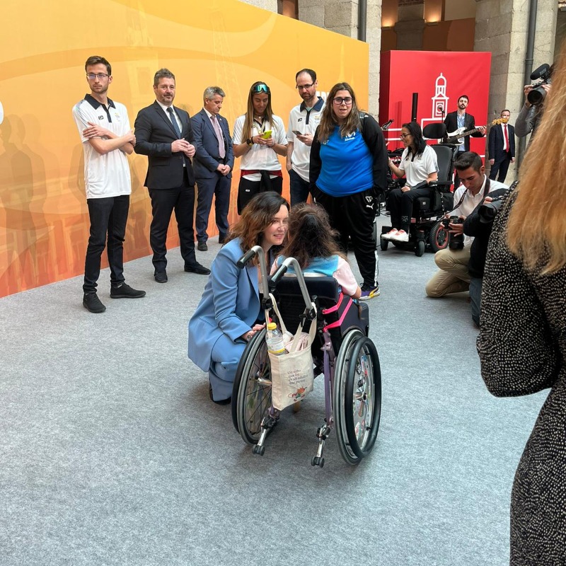 MovistarEstu's tweet photo. Aiuri Auz, Carmen Bejarano, Álvaro Gómez y Nora Martín asistieron en representación de nuestra #CanteraInclusiva a la presentación de los deportistas madrileños preseleccionados para los Juegos Paralímpicos de París 2024, organizada por la Comunidad de Madrid. 

👇 + info.