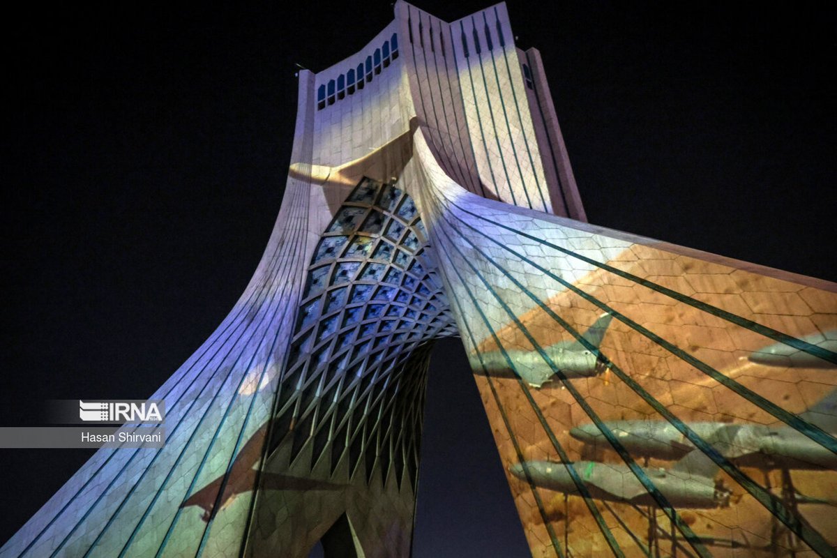 Nexo_Latino's tweet photo. 📷🇮🇷 | Torre Azadi de Irán se ilumina en apoyo a la operación contra Israel
🗼La Torre Azadi de Teherán se iluminó con imágenes en apoyo ✊🏻 a la operación #VerdaderaPromesa de Irán contra objetivos israelíes en Palestina ocupada.
#Azaditower https://t.co/ocJRy9cBD7