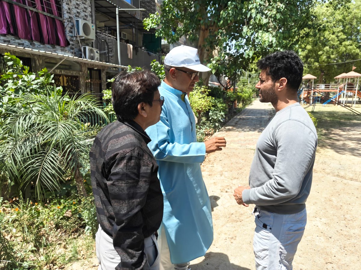 sdmkpsw's tweet photo. #ChunavKaParv #DeshKaGarv #Vote4INDIA #DMwest #RO_DMwest_pc6westdelhi #ECISVEEP स्वीप गतिविधि के तहत पिछले चुनाव में कम मतदान वाले क्षेत्र डीडीए फ्लैट्स pkt 1 SFS फ्लैट्स सेक्टर 22 द्वारका PS 316 एसी 34 मटियाला जिला दक्षिण पश्चिम में घर-घर जाकर मतदाता जागरूकता अभियान चलाया गया। https://t.co/xTLqGgKVIU