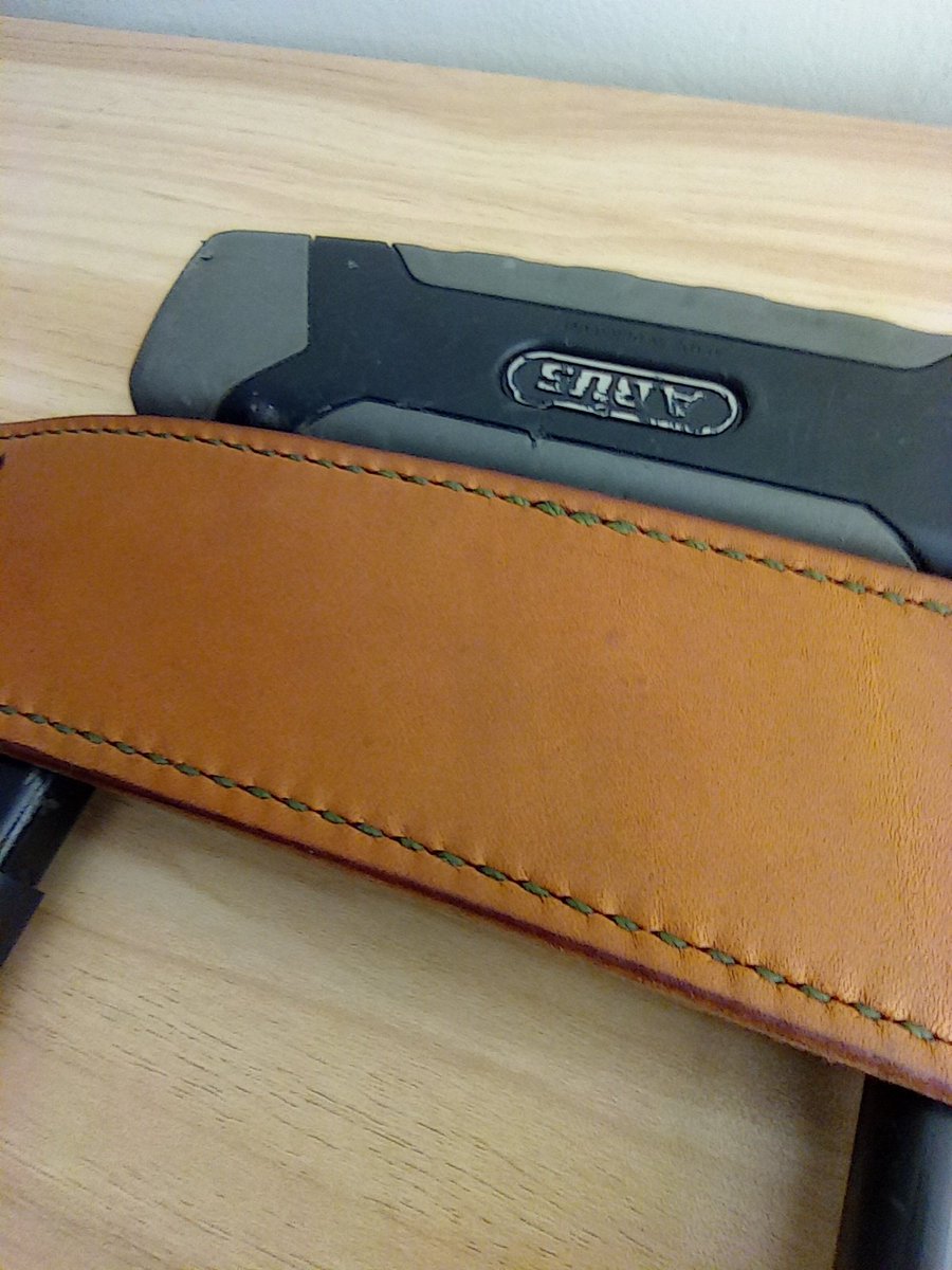 hotpixel's tweet image. Para los que montan bici y a veces no saben dónde meterse el bendito #Ulock porque traquetea mucho en el marco y es incómodo en la mochila...

instagram.com/pocketriders

#ciclismo #ciclismourbano #marroquinería
#hechoamano