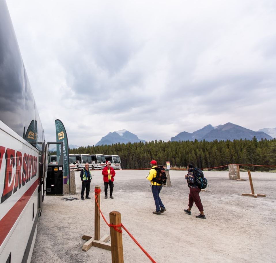 pnBanff's tweet photo. 📣La période de réservation des navettes pour les visites aux lacs Louise et Moraine (y compris de la navette pour les départs alpins) débute demain (le 18 avril)!
➡️ https://t.co/n2k6Ao0UiL

✨Soyez prévoyant pour éviter toute déception. En savoir plus : https://t.co/l0pcykXI2g https://t.co/L3GQs4gYoJ