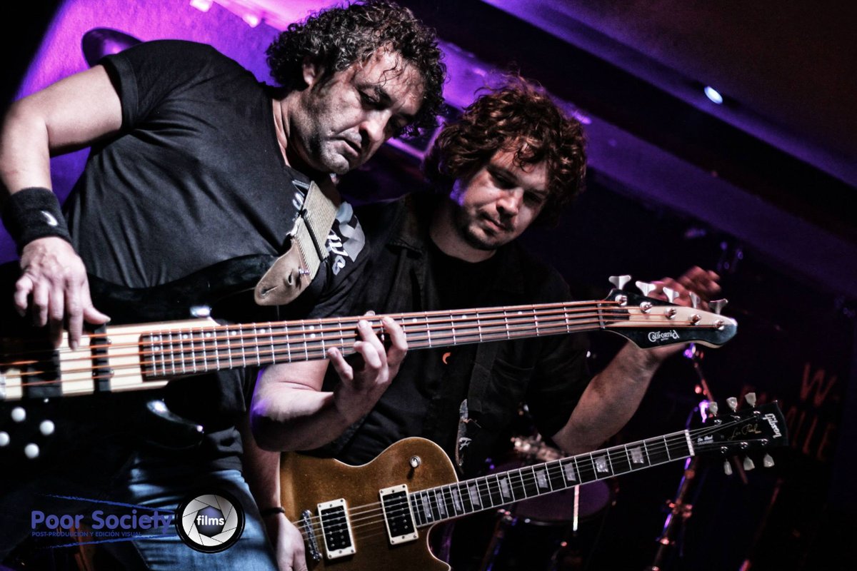 KS_Kolectivo's tweet photo. Hoy toca felicitar a dos grandes AMIGOS que han pasado por nuestra banda. El mago del bajo Salva  y el genio de la guitarra Alberto  Astillero.

Muchas felicidades compañeros¡¡¡¡ Siempre seréis parte la familia Kolecitvo. 

Nos vemos en los escenarios 🤘🤘🤘🤘🤘 https://t.co/sETnTwIGMV