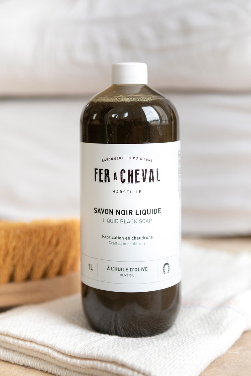 Fendrihan's tweet image. Fer à Cheval's Liquid Black Olive Oil Soap can be used with household surfaces, floors, laundry and garden! View more here: ow.ly/hkFF50Rhza5

#oliveoilsoap #naturalproducts #laundrydetergent #householdcleaner #FeraCheval #madeinFrance #Fendrihan