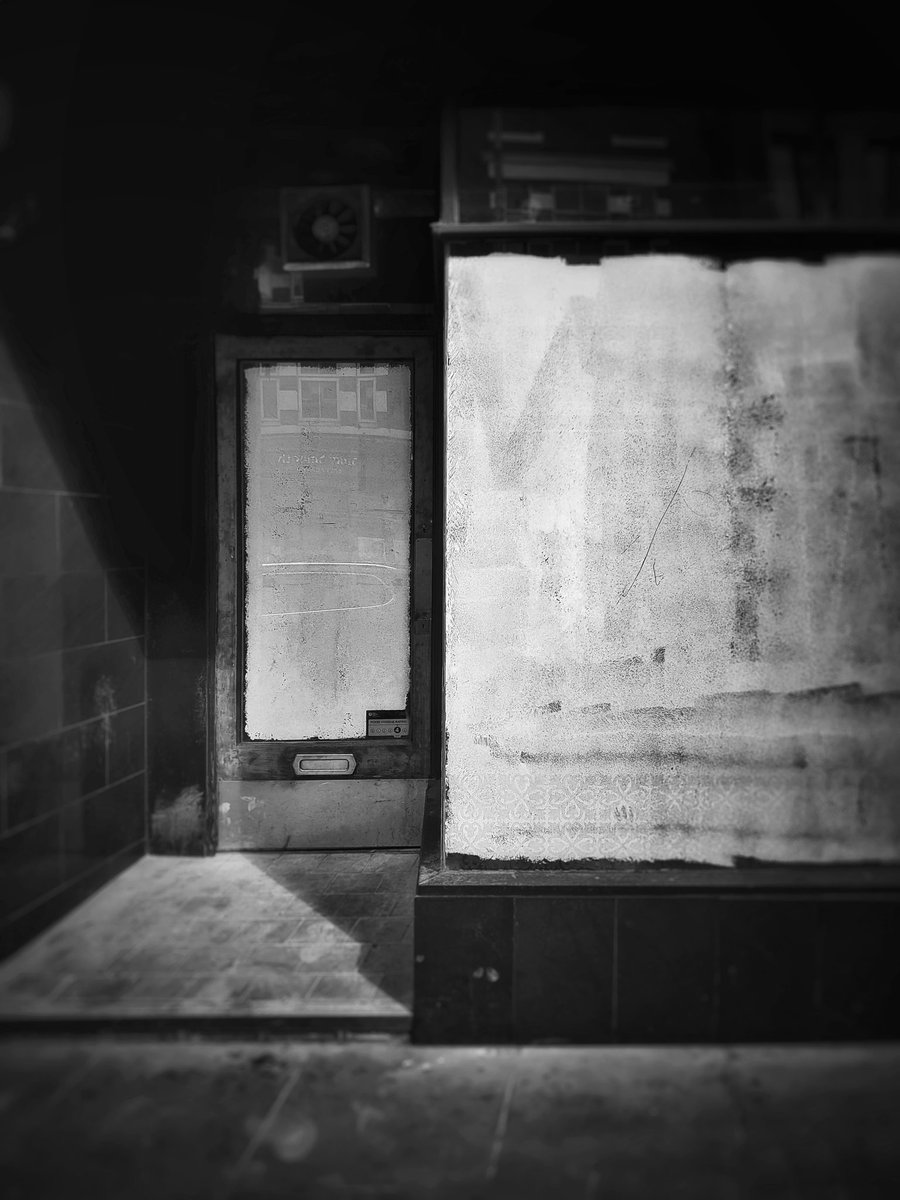 ClarkMail's tweet image. Ealing:
©️ Roy Clark 2024
#Ealing #shopfront #highstreet #shop #store #blackandwhitephotography #streetphotography