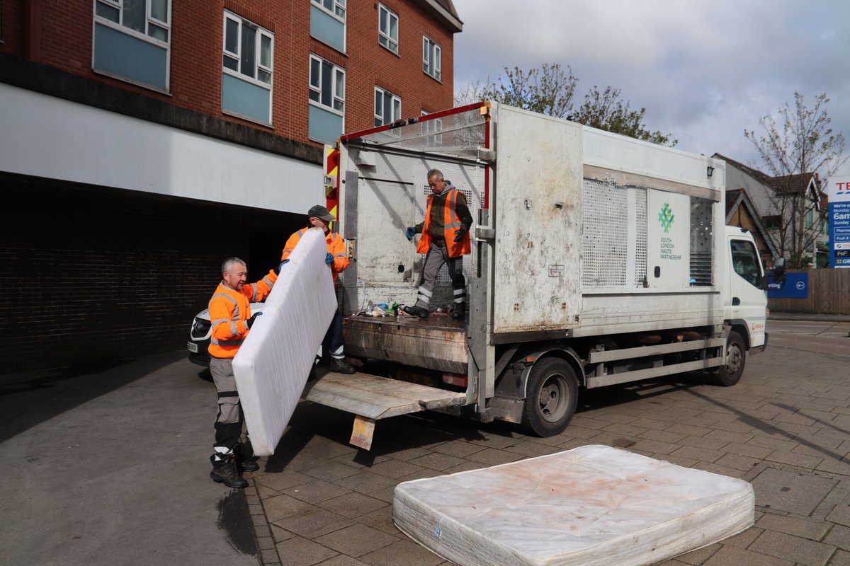 This week we have launched a blitz clean-up in Thornton Heath to make the area cleaner & safer 🧽🦺 We will concentrate on removing fly-tipping & graffiti, enforce against illegal parking and making sure traders are operating within the rules. More info: ow.ly/hEnT50Rihar