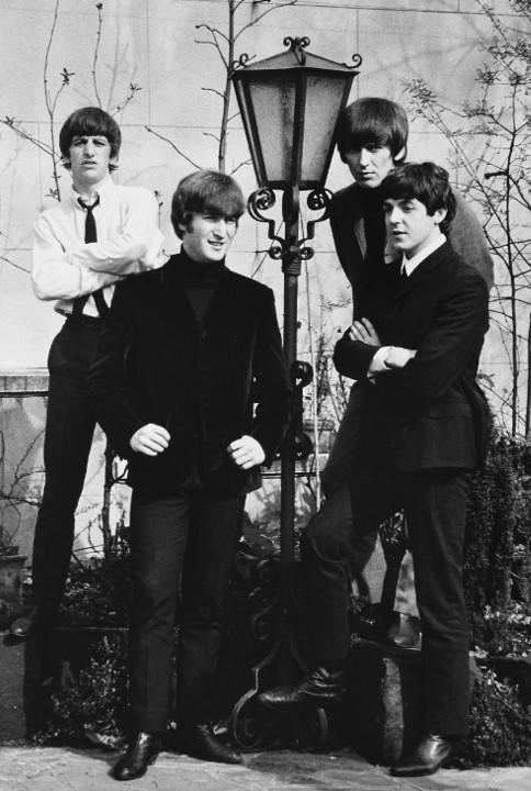 17 April 1964 – The Beatles visit Les Ambassadeurs, a private members club in London, to film scenes for debut movie ‘A Hard Day’s Night’. Afterwards, the band are interviewed by Ed Sullivan in a clip to be broadcast in the USA on The Ed Sullivan Show on 24 May. #TheBeatles