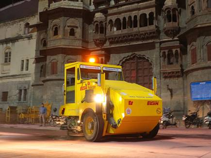 Where are these Road Sweeping Machines in Jabalpur? Haven't seen them cleaning our city's roads. 
<a href="/jscljabalpur/">Smart City Jabalpur</a> <a href="/MPRakeshSingh/">Rakesh Singh</a> <a href="/JagatAnnu/">Jagat Bahadur Singh 'Annu'</a> <a href="/cbjbp/">CB JABALPUR</a> <a href="/jabalpurdm/">Collector Jabalpur</a> <a href="/Jabalpur/">Jabalpur</a>