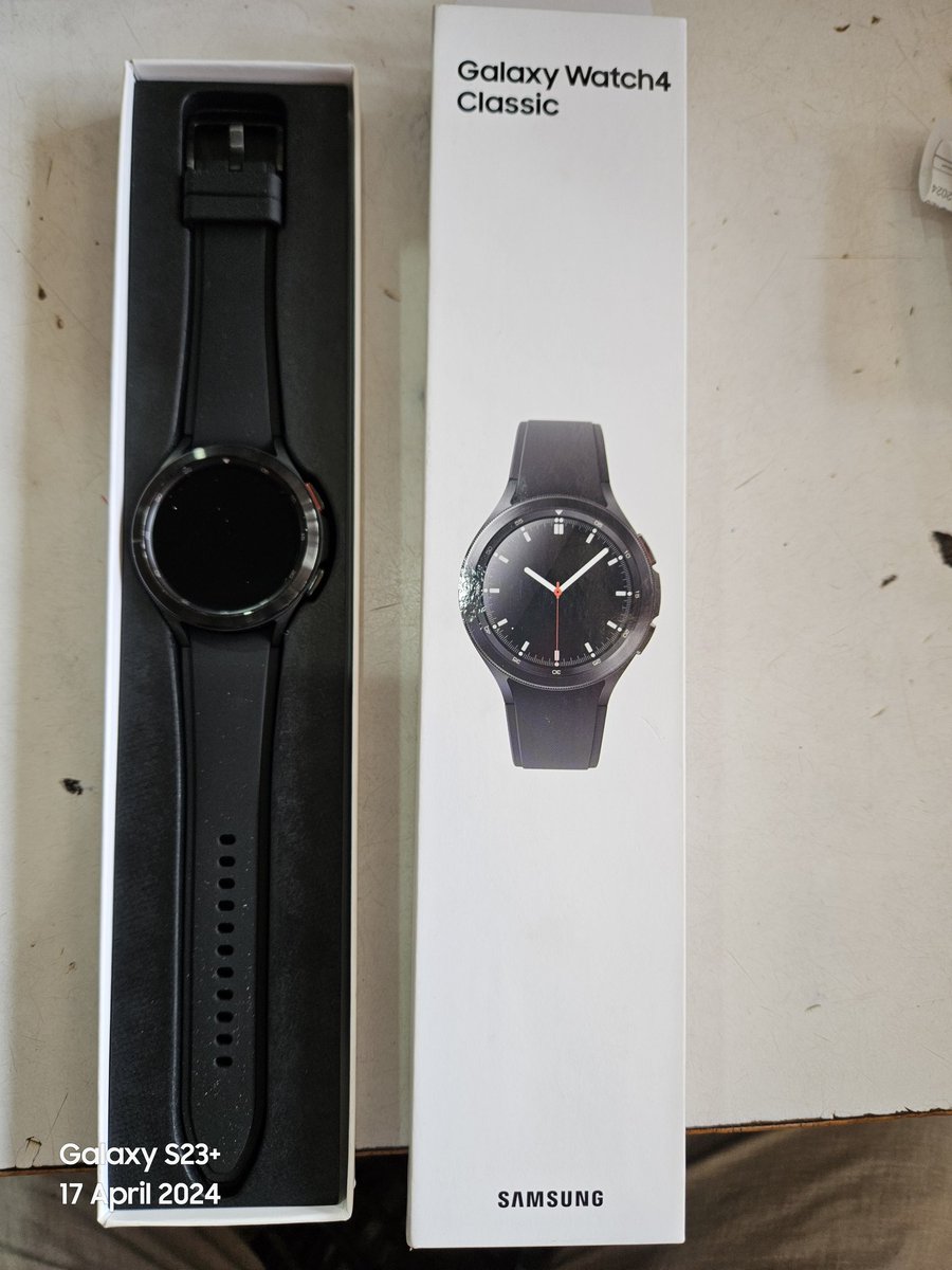 guys today I bought my first smartwatch galaxy watch4 classic and I am very happy because I like its design and aesthetic and it has a very smooth ui but I am a bit disappointed with the battery because it runs out quickly BTW I liked it a lot❤️❤️
#galaxygrace