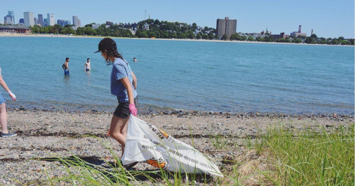 BagsDemo's tweet image. Ride the wave of #sustainability with #DemoBags! Made from 100% reclaimable poly-woven fiber, they're the eco-friendly choice that doesn't skimp on strength. #Haultail junk removal service can #saveyoumoney on bags. 

Visit our website for more details: demobags.com/rebate-form/