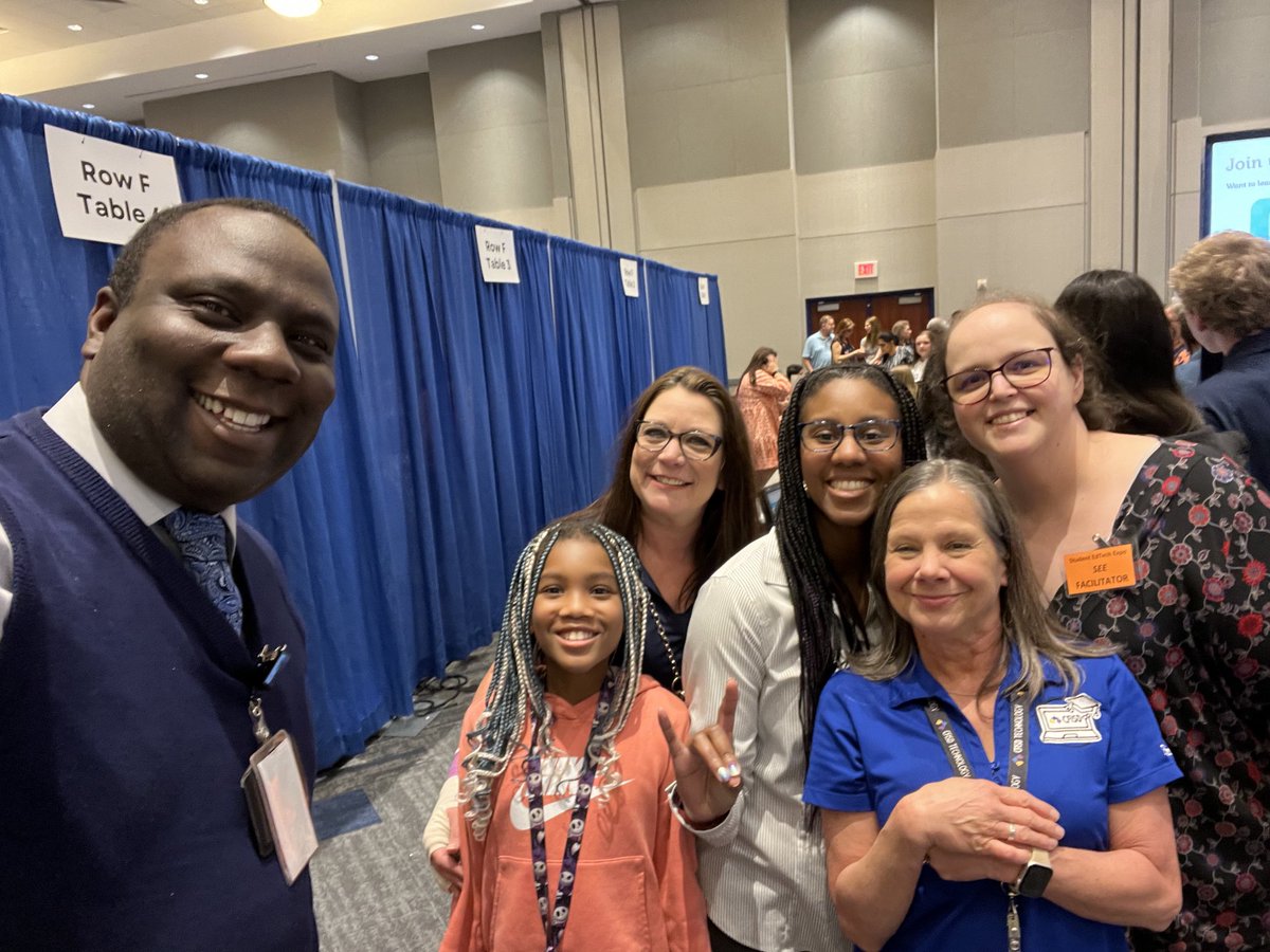 So excited seeing my ⁦@truittcfisd⁩ peeps ⁦@CyFairEdTech⁩ #cfisdexpo! Thank you ⁦@Dr_PWilliamsJ⁩, ⁦@WHarris_DI⁩ for your constant support to our ⁦@CyFairISD⁩ students! ⁦@CyFairLibraries⁩