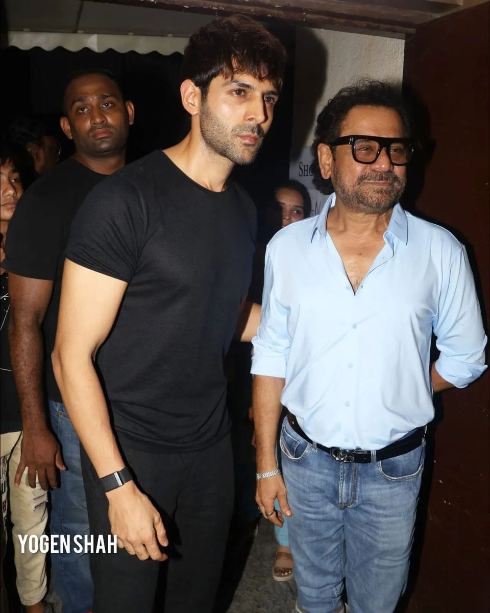 Can't keep calm as we snapped the blockbuster duo #KartikAaryan and #AneesBazmi together at PVR We are eagerly waiting for their next outing #BhoolBhulaiyaa3 🤙😍🎬

@TheAaryanKartik @BazmeeAnees