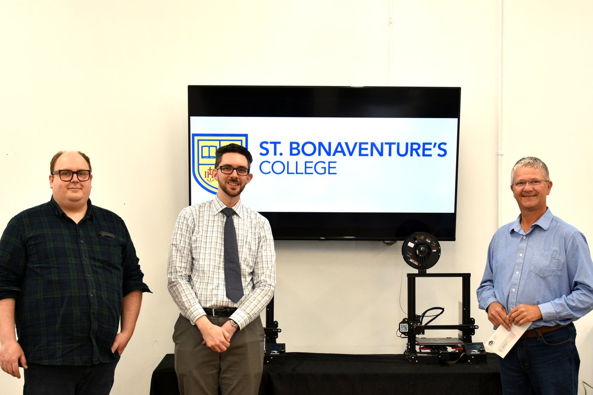SBC_Technology's tweet image. Today we received a visit from @Trades_NL. They presented our school with the Education School Grant to support our Learning Commons. Thank you to @king_darin and @VicBattcock for visiting our school today! @StBonaventures