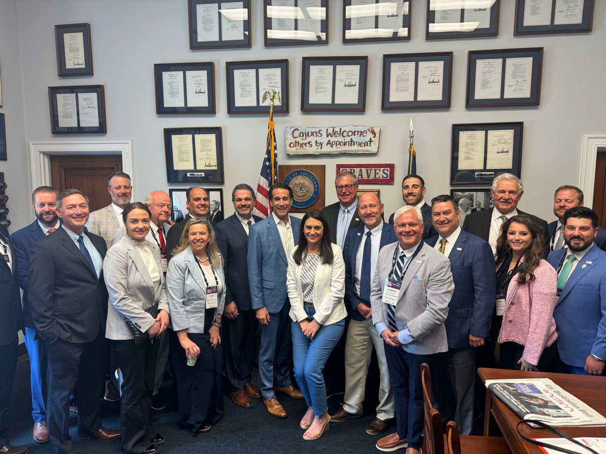 Had a great visit with members of the @LaRestAssoc today. The restaurant industry is one of the largest employers and drivers of Louisiana’s economy, and restaurants are some of the staples and great small businesses in our communities.