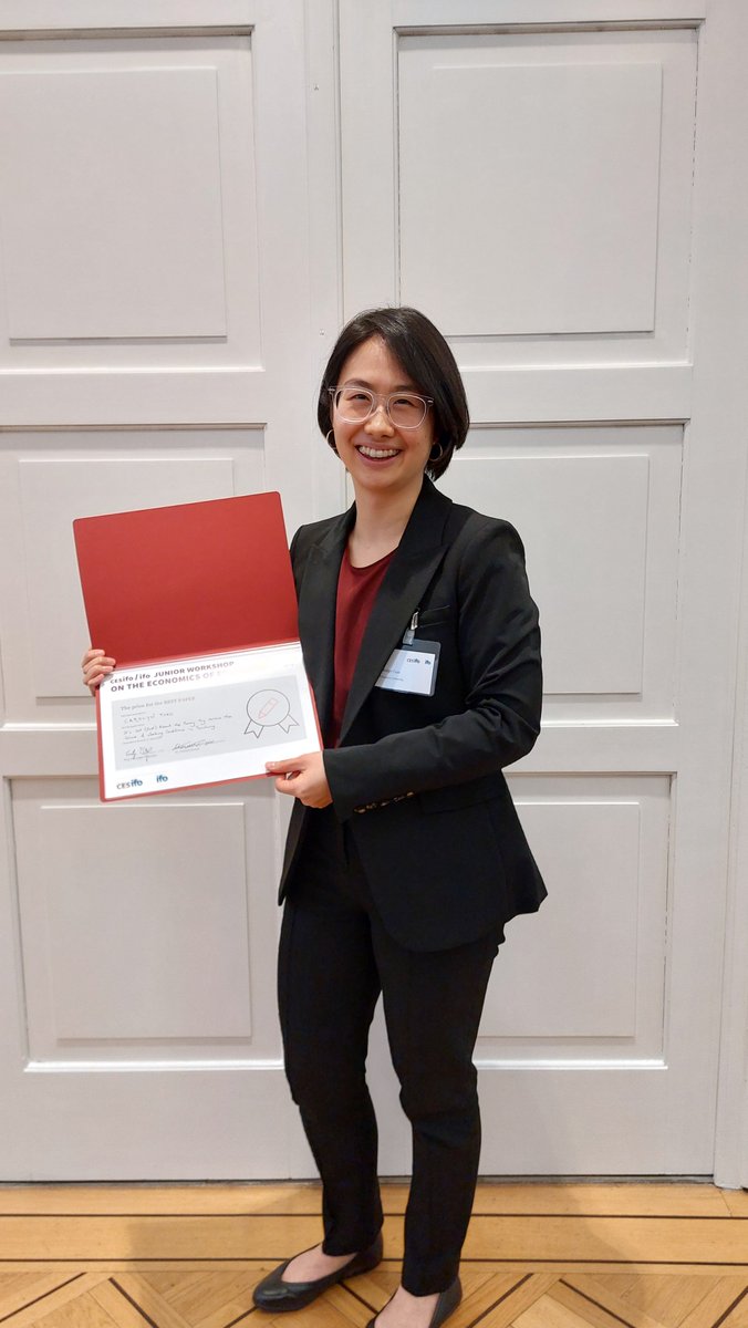 Woessmann's tweet image. We had a fantastic couple of days at the 2nd CESifo/ifo Junior Workshop on Economics of Education!🥳

Thanks everyone for making this such a terrific event!🫂

Congratulations to @tsaocaro (@PrincetonEcon) for winning the best paper award!

Travel well!