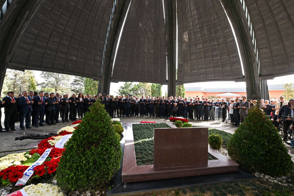 📍İstanbul Ülkemizin yetiştirdiği kıymetli devlet ve siyaset adamı 8’inci Cumhurbaşkanımız Turgut Özal'ı saygıyla, minnetle ve rahmetle anıyorum. Cumhurbaşkanı Yardımcımız Sayın Cevdet Yılmaz, AK Parti Genel Başkanvekillerimiz Sayın Efkan Ala, Sayın Mustafa Elitaş ve