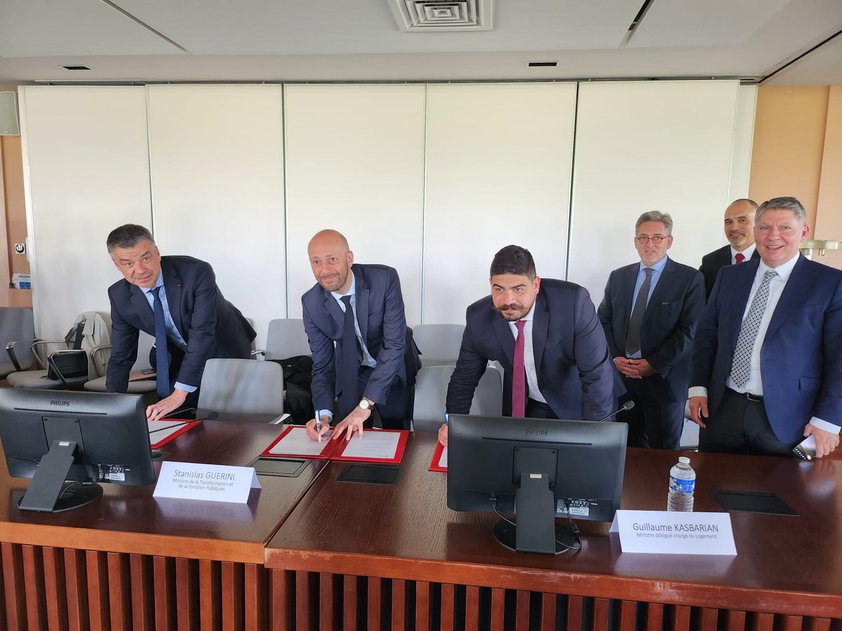 Le réseau <a href="/Procivis/">Procivis</a> présidé par <a href="/YannickBORDE/">Yannick BORDE</a> s'engage pour loger les agents publics. Une convention de partenariat avec l'Etat <a href="/StanGuerini/">Stanislas Guerini</a>  et <a href="/guillaumekasba/">Guillaume Kasbarian</a> a été signée...
#logement #immobilier
>> urlz.fr/qjCP