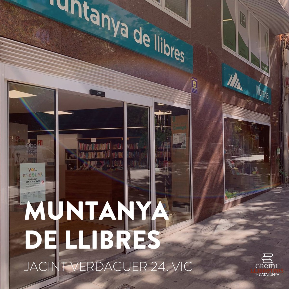 Llibreterscat's tweet photo. Des del Gremi de Llibreters de Catalunya volem felicitar de tot cor a la Llibreria @muntanyallibres de #Vic que avui celebra el seu 2⃣0⃣è aniversari!    

Per molts anys i molts llibres Xevi i equip! 📚❤️

#Catalunya #llibreries https://t.co/QrxVInDUUc