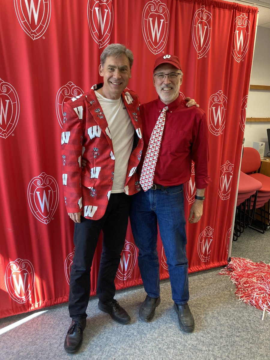 Who wore their Badger pride best? Vote below for Prof Brauer (left) or Prof Henriques (right)! You can show YOUR Badger pride today by wearing red & making a gift to @uwpsych by 5pm today. dayofthebadger.org/campaign/psych…