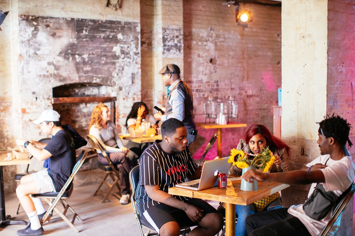 ShoreditchTH's tweet photo. Calling all Hackney followers this one's for you 👇

Our Local Lounge is a new project where we open our Front Room space for FREE for the local community to use.

Perfect for meetings, social events, creative workshops, training sessions and more!🥳

https://t.co/1RrDXvU64Z https://t.co/5bJSsJKMVO