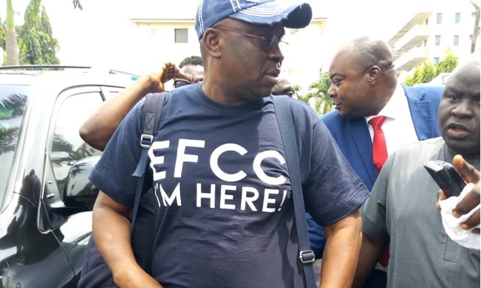 Why can’t GYB do like Fayose, 

Man printed shirt and strolled into EFCC office after his tenure 😂