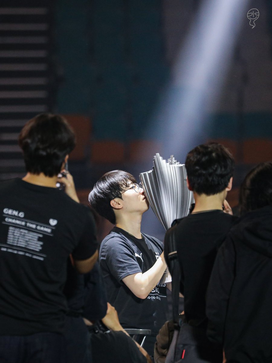 ruulleer's tweet photo. 240414 🏆️

#Kiin #기인 https://t.co/mVB4ustrfA