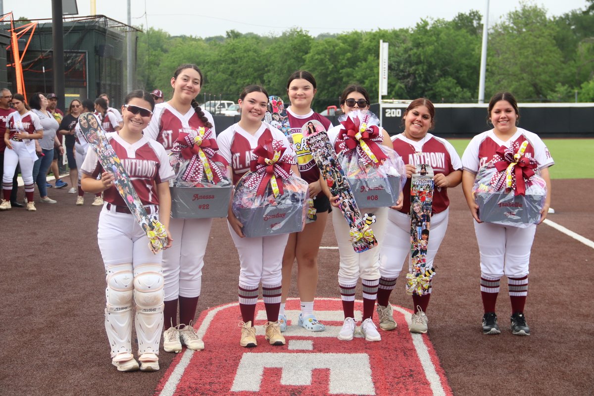 StAnthonyCHS_TX's tweet image. CONGRATULATIONS SENIORS‼️🥎

Sunday Herrera
Mariela Mozingo
Anessa Acosta
Isabella Stewart-Muñoz 

Congratulations on your 11-10 VICTORY, the many accomplishments and all that you've achieved during your time at St. Anthony. 
#TheBuzz #JacketSoftball #SeniorDay