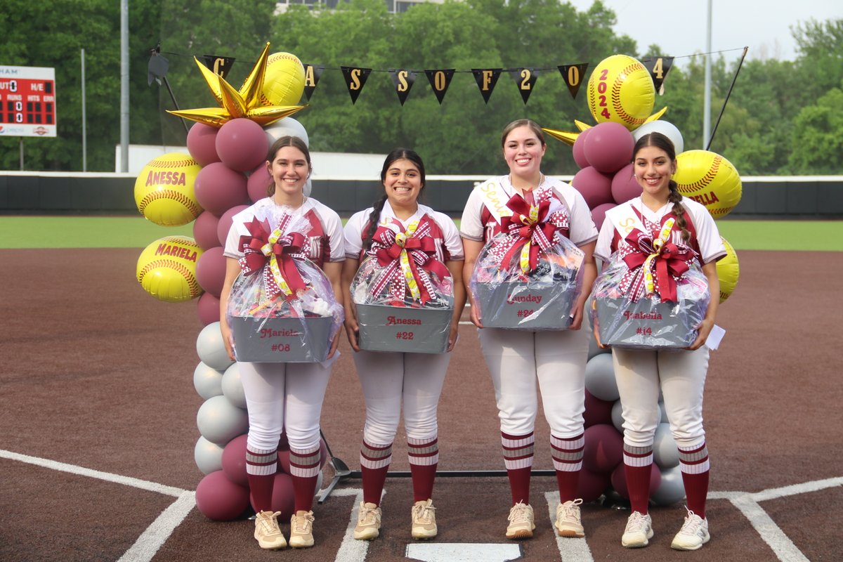 StAnthonyCHS_TX's tweet image. CONGRATULATIONS SENIORS‼️🥎

Sunday Herrera
Mariela Mozingo
Anessa Acosta
Isabella Stewart-Muñoz 

Congratulations on your 11-10 VICTORY, the many accomplishments and all that you've achieved during your time at St. Anthony. 
#TheBuzz #JacketSoftball #SeniorDay