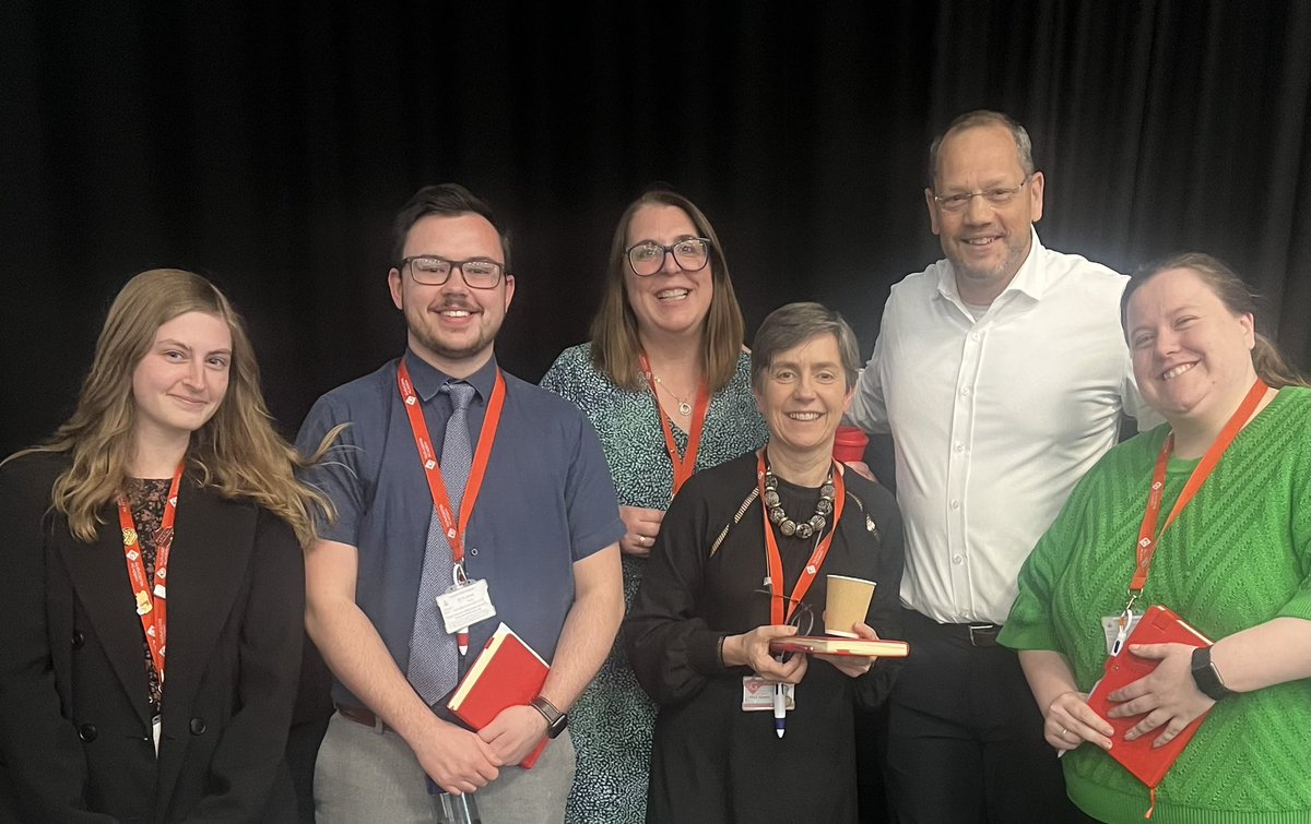 Guess who met Doug Lemov! Yes, my awesome department 👇🏻 … before this I had the best 45 minutes of PD of my life. Lovely to meet you @Doug_Lemov and thanks for some great takeaways. This is exactly why I wanted to work for @GreenshawTrust - what a brilliant opportunity.