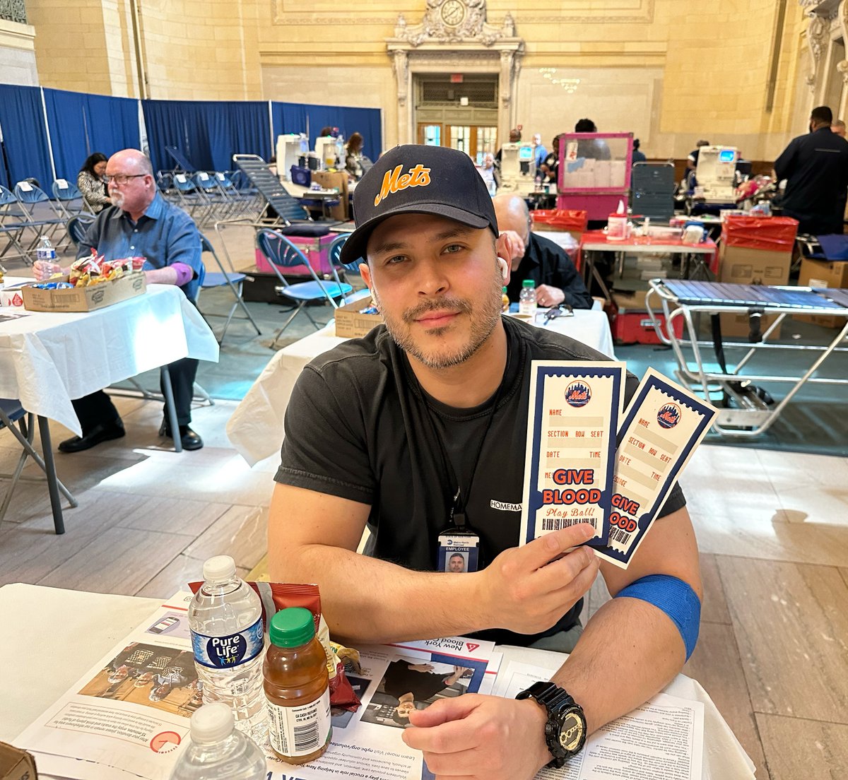 Calling all heroes! Join us for the 12th Annual @MTA /Metro-North Blood Drive on May 9th, 9AM-6PM, at @GrandCentralNYC Vanderbilt Hall. As a thank you for coming by, you'll receive a pair of tickets to a @Mets home game! Make an appointment at: bit.ly/3vV73mE ⚾