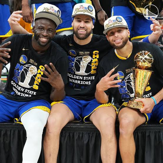 warriorsforeve7's tweet photo. ontem foi decepcionante...

porém, passando pra lembrar q ainda amo o warriors e o Big three, eles que criaram em mim o sentimento de amor pelo basquete!!

obrigado por me darem a oportunidade de assistir essa dinastia🥹💛💙 https://t.co/PeozA9IRs1