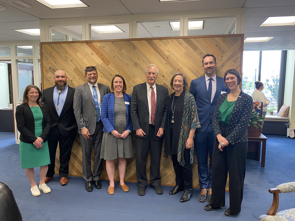 Access to the outdoors is critical for the health of ALL of Maine 🌳 Grateful for the opportunity to meet with @SenAngusKing to discuss the importance of passing the #OutdoorsForAll Act & #CommunitySchoolyards legislation. #TPLadvocacy #WeAreTPL @DianeRegas