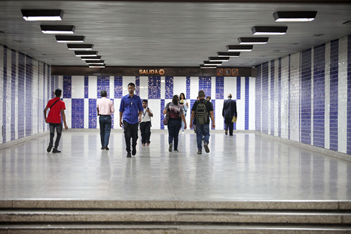 Enmarcado en el plan #MetroSeMueveContigo se han recuperado las áreas internas de las estaciones, realizando actividades como limpieza, mantenimiento de pisos, colocación de cerámicas e iluminación. #JuntosLoHacemosMejor