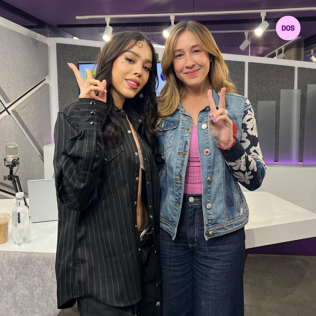 FMDOS's tweet photo. ¡Sorpresaaa! 🙊 Hoy llegó Danna al estudio de la FMDOS para conversar con Vale Saini 😍 No te pierdas la entrevista en el #Dedicados 😉 Te esperamos en https://t.co/j0XpuXG48F 💜 https://t.co/Fc9fnKTEde
