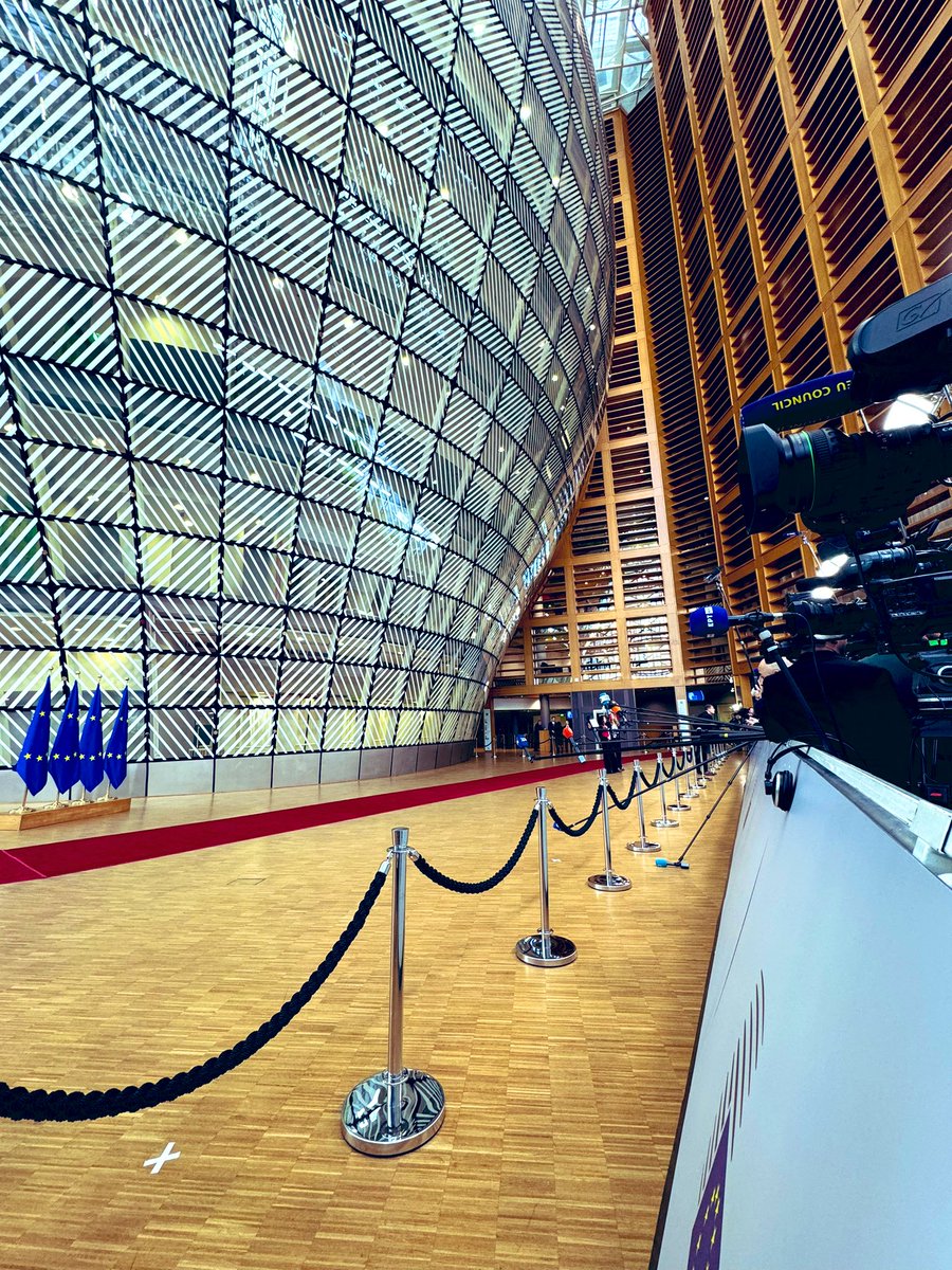 Awaiting EU leaders in Brussels - 🇺🇦President Volodymyr Zelensky will repeat appeal for air defence… earlier he said Russian strike on Chernihiv wouldn’t have happened 'if Ukraine had received sufficient air defence equipment' 🇪🇺