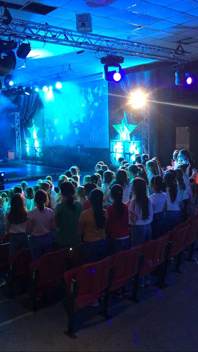 Our 3rd-6th class girls were brilliant at The Big Sing @NationalStad last night! An evening packed with fun, friendship and music. Congratulations girls you were amazing! 🎤👏🏼❤️💚 Thank you to our amazing teachers also for their hard work in preparation! #thebigsing