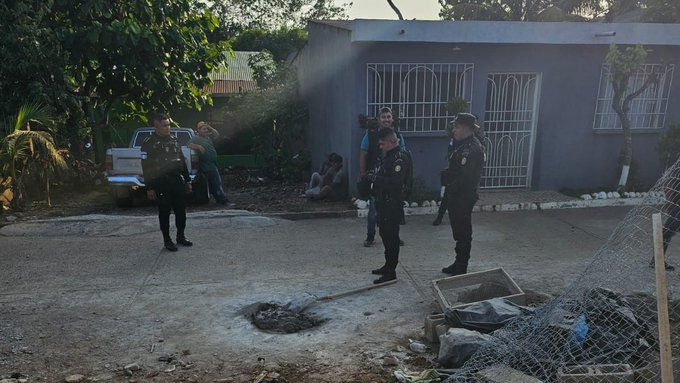 MPGuatemala_EN's tweet photo. #PM #Izabal #PNCSupport #Incident #Threats #Extortion #UnjustifiedGunfire
The Municipal Prosecutor's Office of Livingston, Izabal, in coordination with the Regional Prosecutor and with the support of the @PNCdeGuatemala, conducted a search warrant at a property located https://t.co/ebvNSbgtsm
