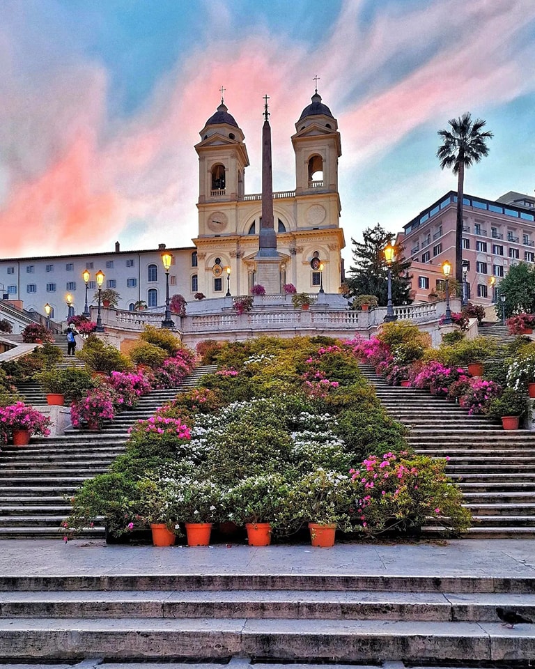 MERAVIGLIOSA PIAZZA DI SPAGNA.