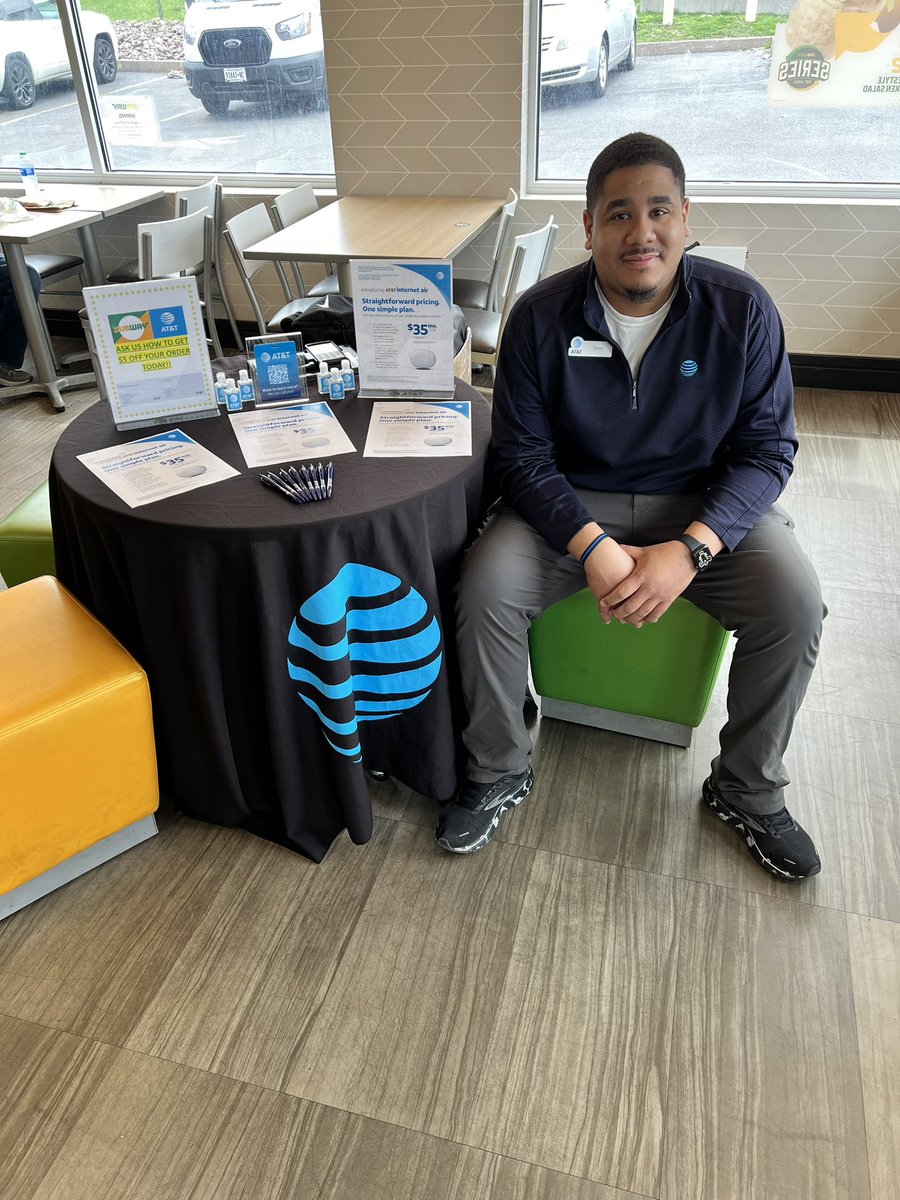 Thank you to our local 🟡Subway🟢for letting Tyrell and I set up for lunch time and talk about AT&T internet Air with their customers! 🥪🥗 @keroninc @marcellobenny @Kthompson0313 @att_dre @angels_candie