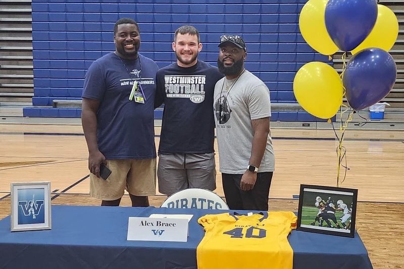 Officially a Titan #titanup⚔️ 
@Coach_Rodgers10 @JasonBachman10 @Coach__Ellis @coachbenzel @WCtitansFB