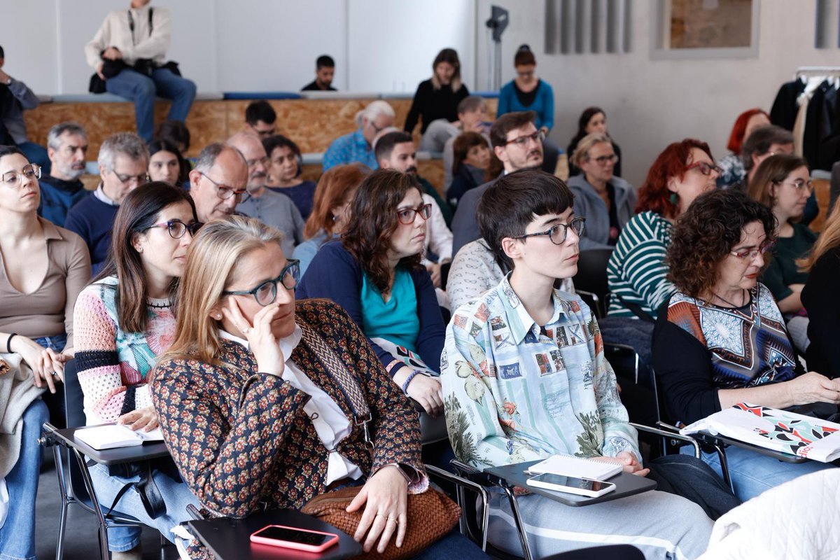 🔴 Comença la xerrada 'Descobrint els formats i canals que marcaran el futur del periodisme' organitzada amb <a href="/elperiodico/">El Periódico</a> al Convent de Barcelona Activa.

Un debat sobre canvis en l'ofici del periodisme, poder de les mètriques i l'aparició de noves professions en la #comunicació.