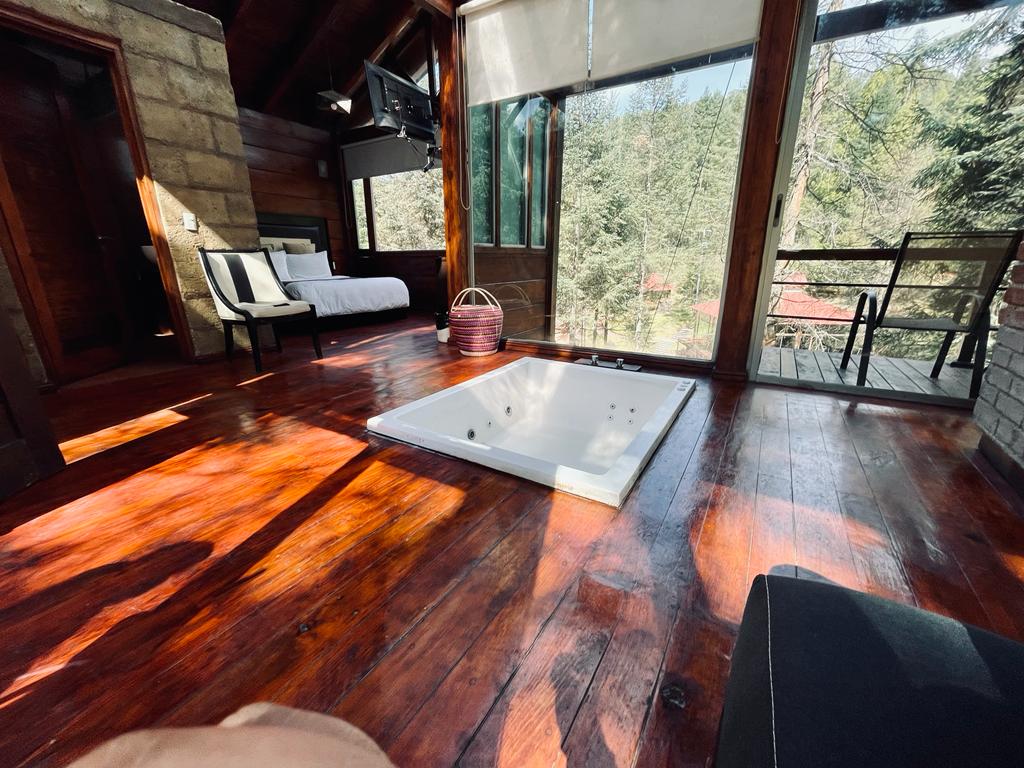 ¡Experimenta el romance en su máxima expresión en nuestra suite con jacuzzi para 2 personas! 😍

Ubicada en medio del bosque, es el refugio perfecto para parejas que buscan un escape romántico.

#LosAzufres #visitmichoacan #ConéctateConLaNaturaleza #MomentosInolvidables