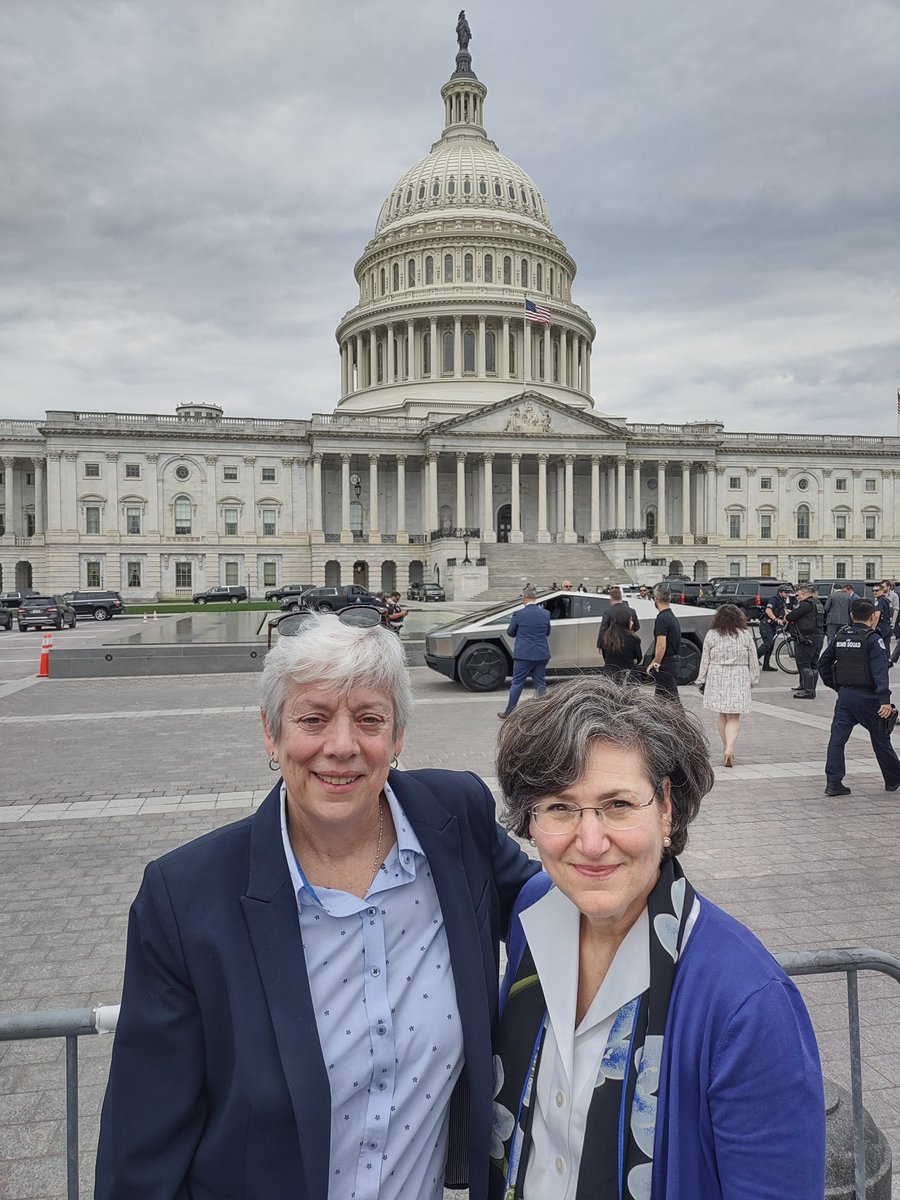 On The Hill: DBI’s executive director @JoAnnPushkin and BOD member Laurie Scofield meeting Congressional members about the Find It Early Act. For more info about this important legislation, click here: densebreast-info.org/legislative-in…