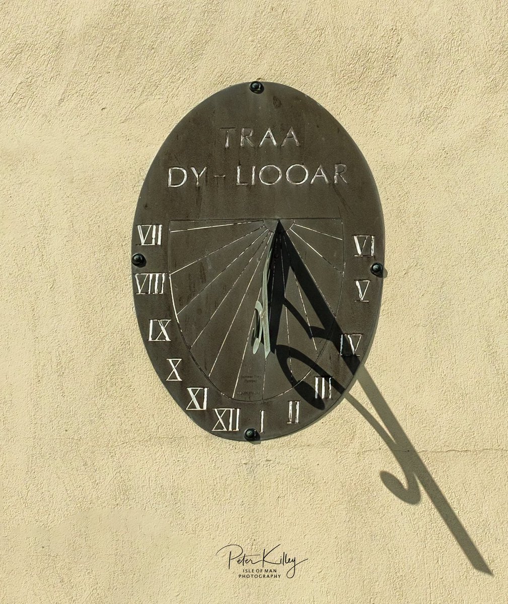 manxscenes's tweet photo. Time Enough 🇮🇲
This lovely Traa Dy Liooar sun dial is on the gable of a house in Ramsey #isleofman #iom #traadyliooar #timeenough #ramsey #sundial #manxscenes https://t.co/jkBxYPlOGd
