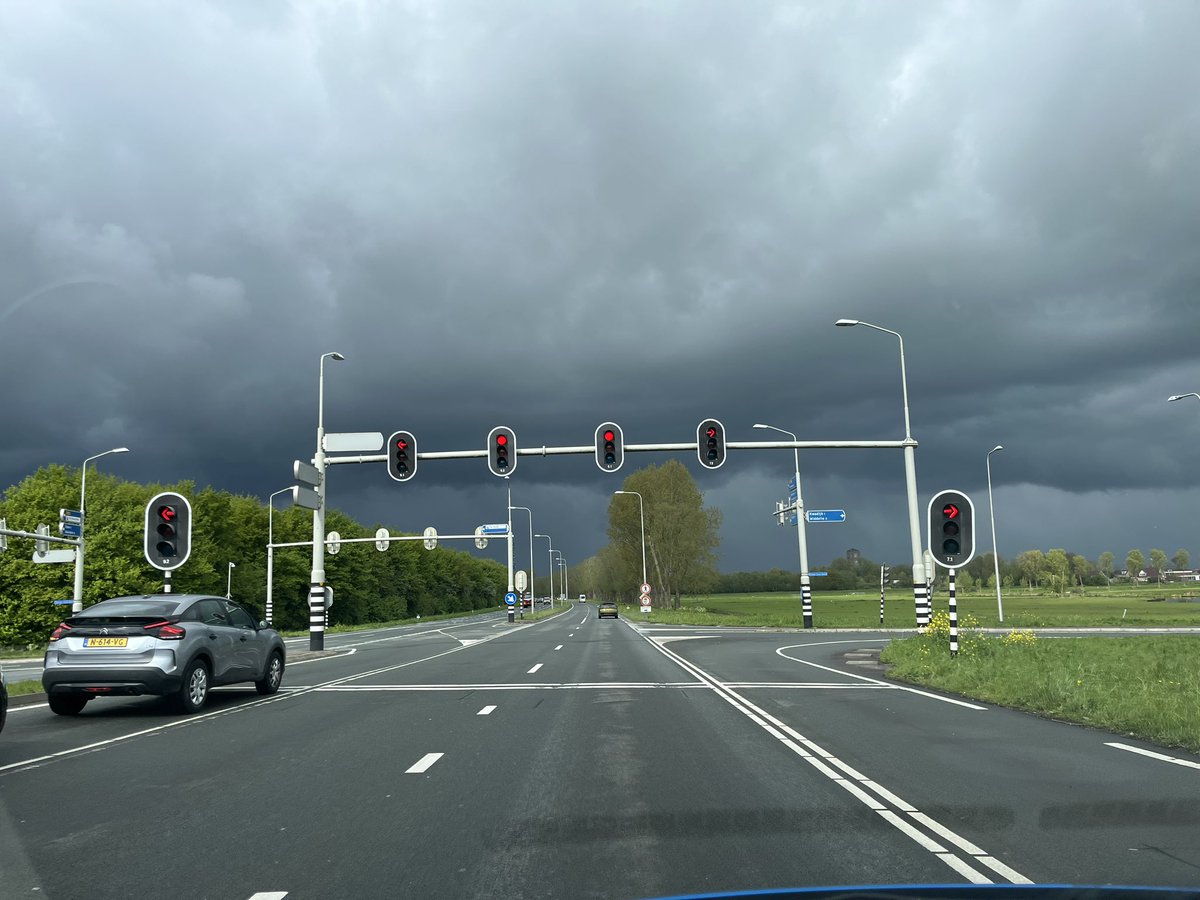 LSteur's tweet photo. April doet wel echt wat ie wil zeg … https://t.co/FjA3avo4GK